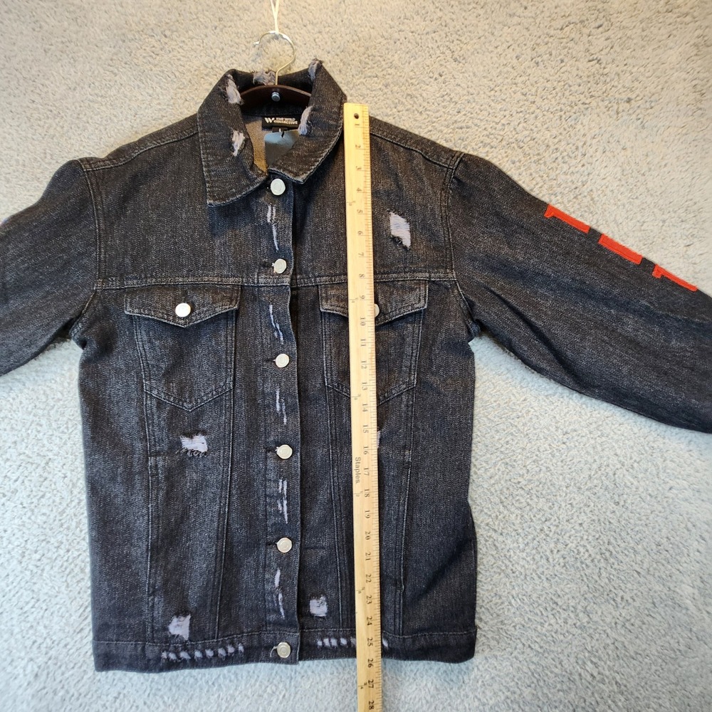 The Wild Collective Womens Large NBA Detroit Pistons Denim Jacket Distressed NWT - Picture 3 of 9